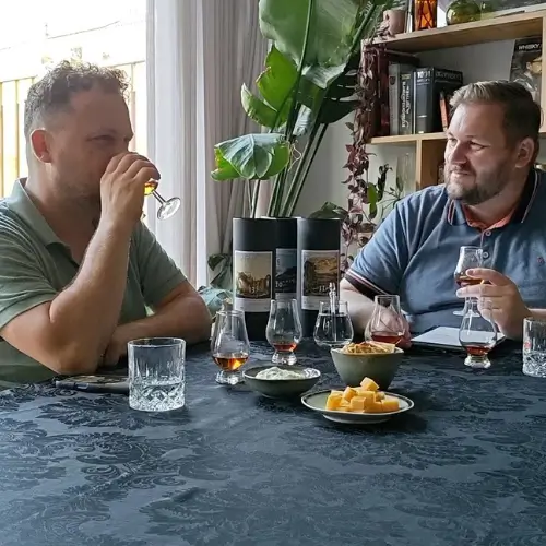 De mannen van de whisky podcast proeven whisky.